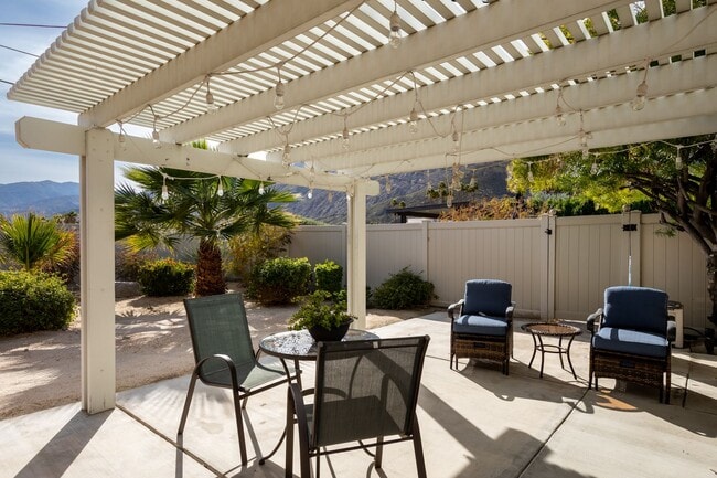 Building Photo - Movie Colony Oasis - Peaceful, Walk to Downtown (Monthly Only - No Long Term)
