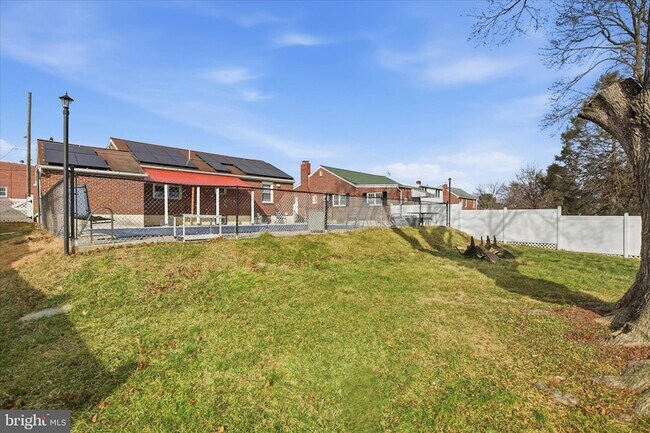 Building Photo - 1058 St Joseph St