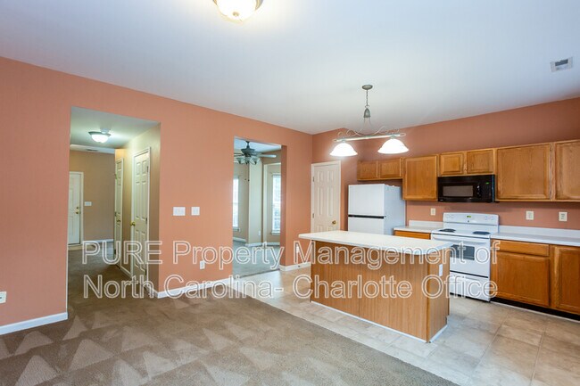 Building Photo - 18040 Delmas Dr