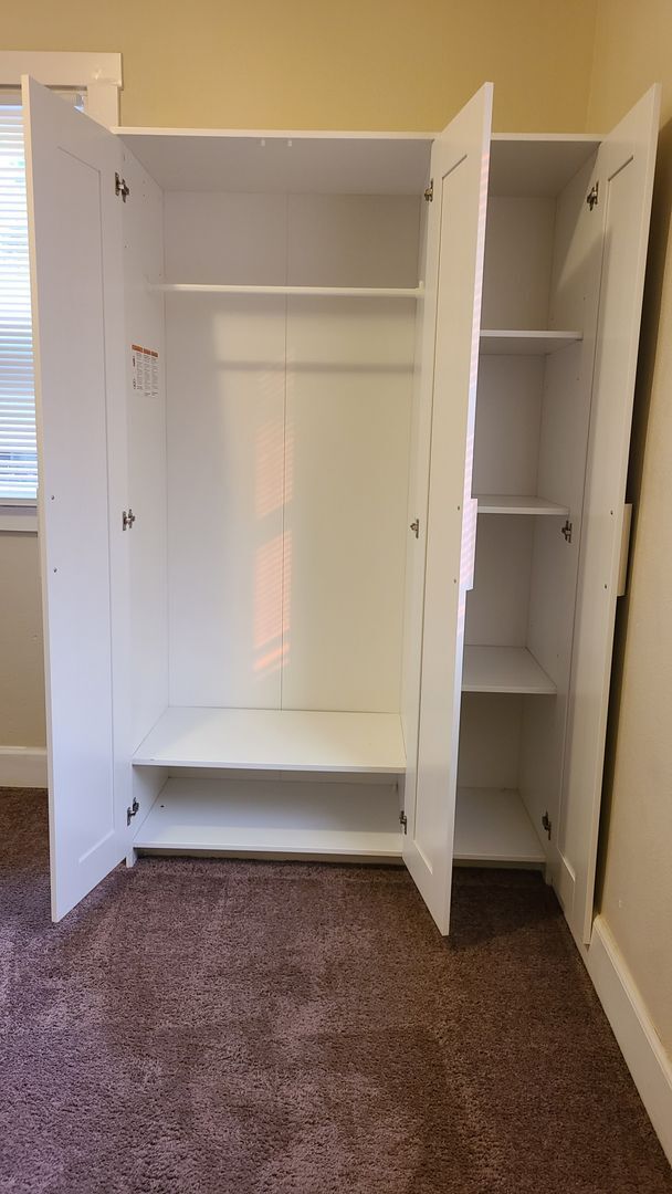 Building Photo - GREAT DOWNTOWN LOCATION!! GATED PARKING!