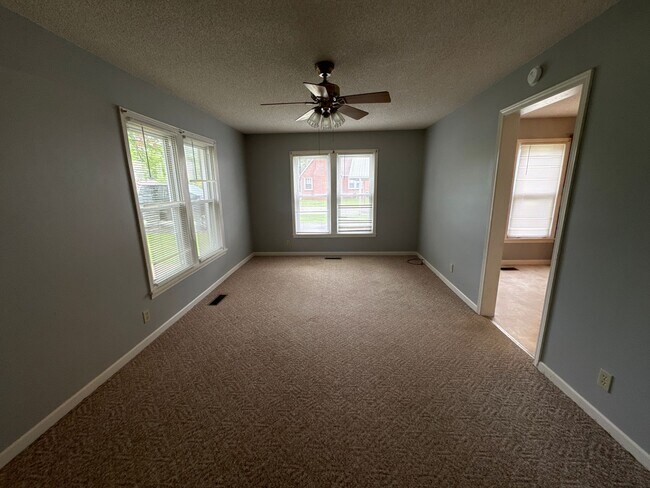 Building Photo - Desirable Brick Home on Elm Street!
