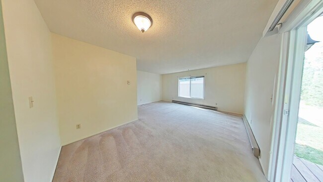 Building Photo - 2Bed 1Bath with Carport! Walk to MSU