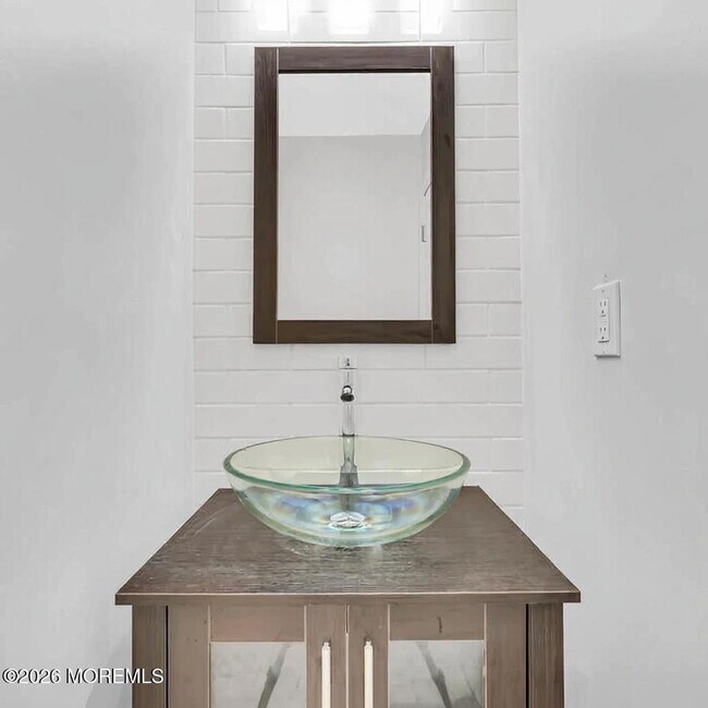 Building Photo - 1143-1145-1145 Roe Ave