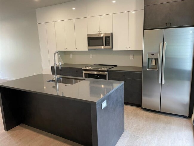 Building Photo - 47 Matilda St