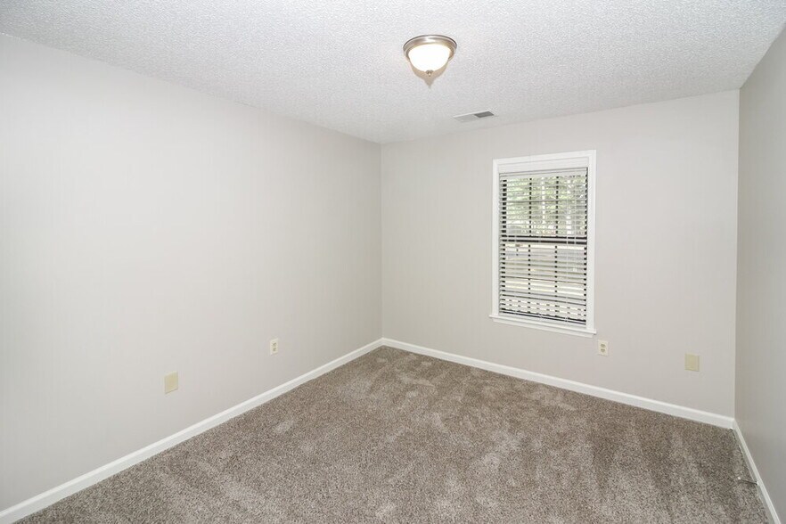 Building Photo - 7352 Alexander Rd