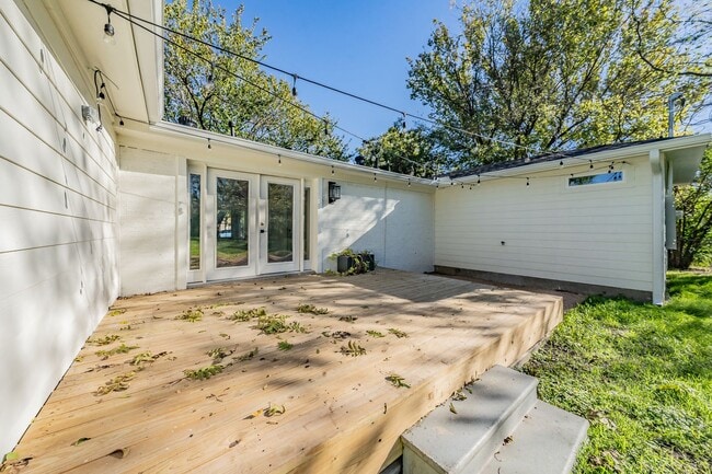 Building Photo - CHARMING HOME Close to TCU Campus!