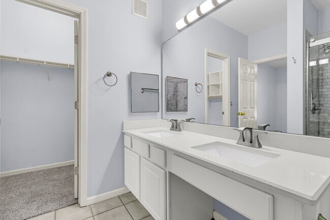 Building Photo - 1600 Long Grove Dr