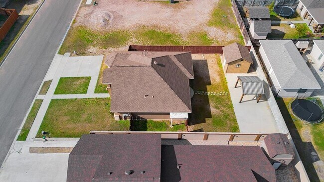 Building Photo - 2677 Fox Cove Drive