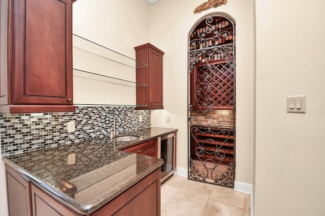 Building Photo - 1611 Lynnview Dr