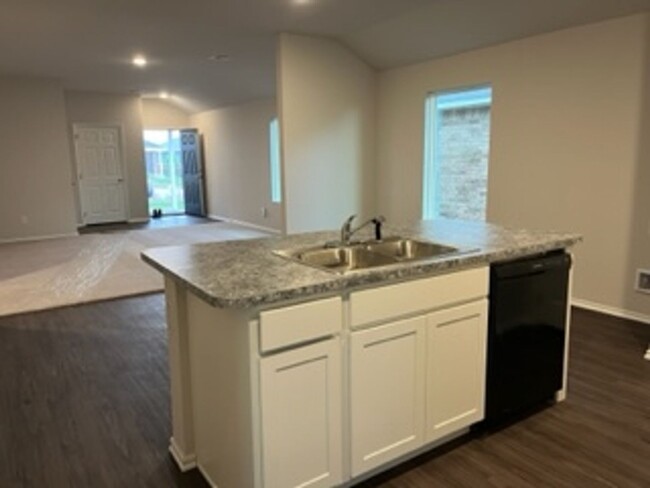 Building Photo - FIRST MONTH FREE - Beautiful New Home!