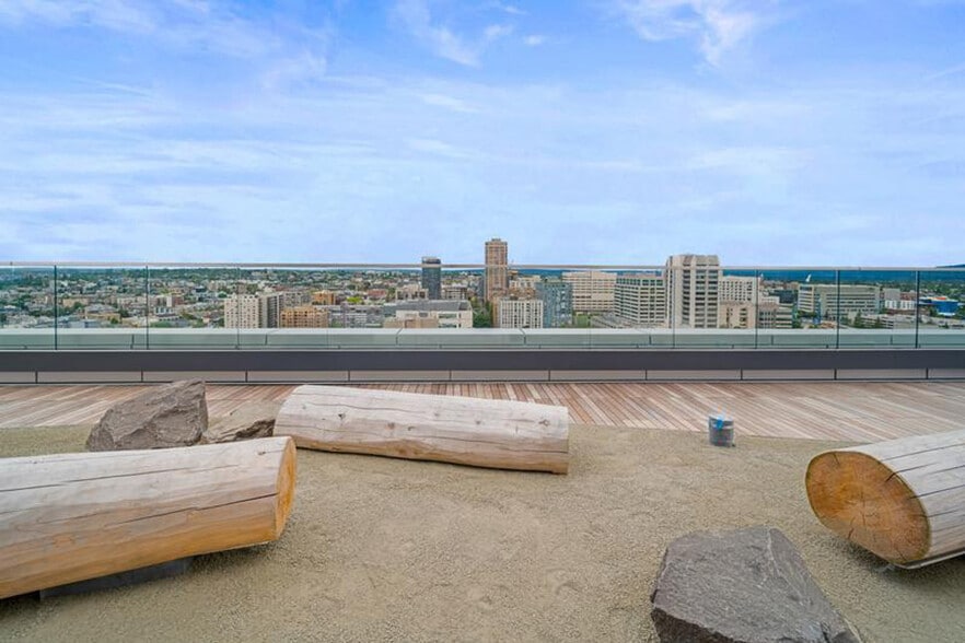 Building Photo - 702 Spring St