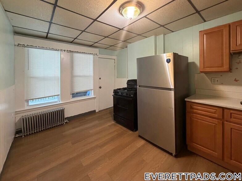 Building Photo - 44 School St