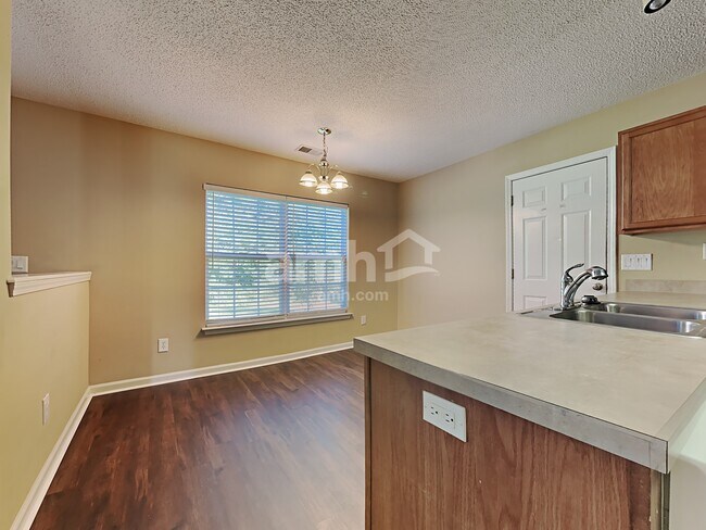 Building Photo - 413 Green Park Ln