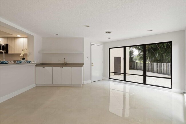 Building Photo - 8881 N Lake Dasha Dr