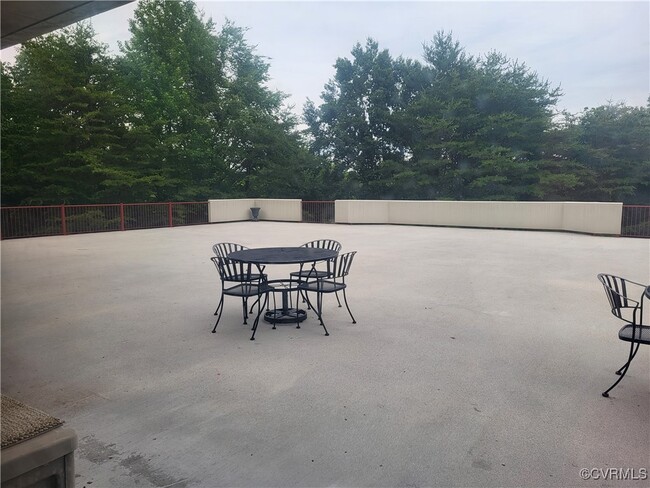 Building Photo - 301 Beacon Ridge Dr