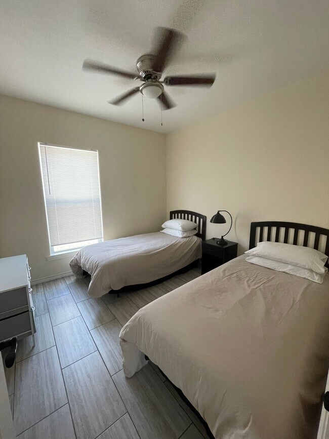 Building Photo - Brand New 1 Bedroom / 1 Bathroom Apartments in Lindale!