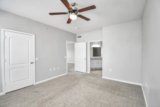 Building Photo - 6777 Sommerall Dr
