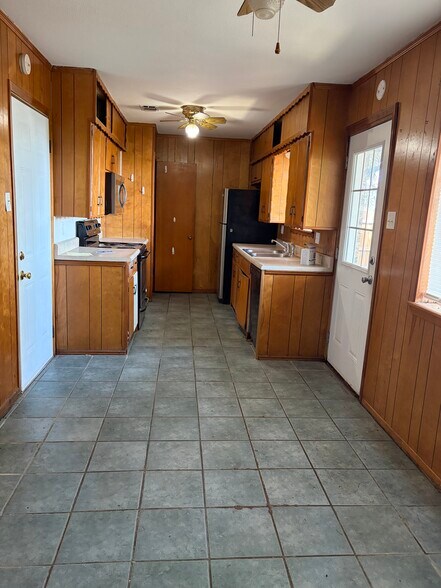 Building Photo - 1224 Carla St
