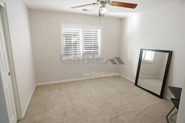 Building Photo - 27946 Periwinkle Ln