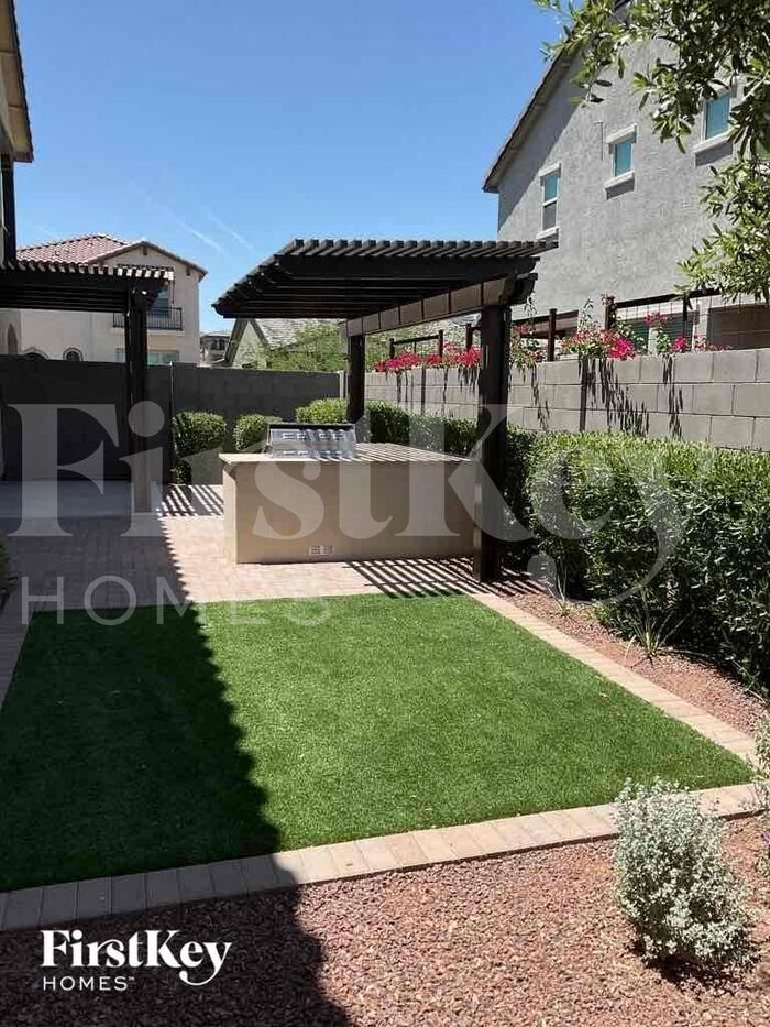 Building Photo - 1023 S 151st Ln