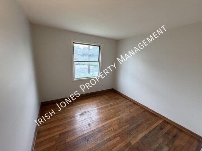 Building Photo - 3 Idlebrook Dr