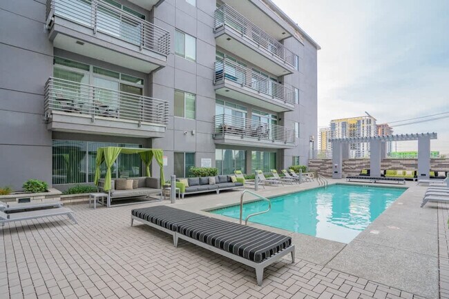 Building Photo - 914 N 3rd St