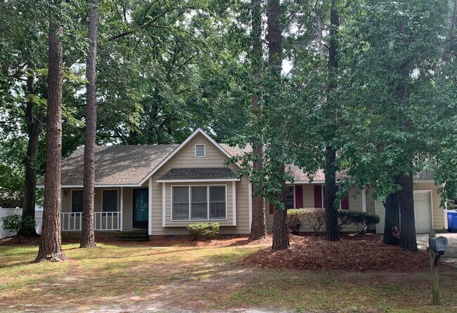 Building Photo - For Rent - Quiet neighborhood but close to everything!!