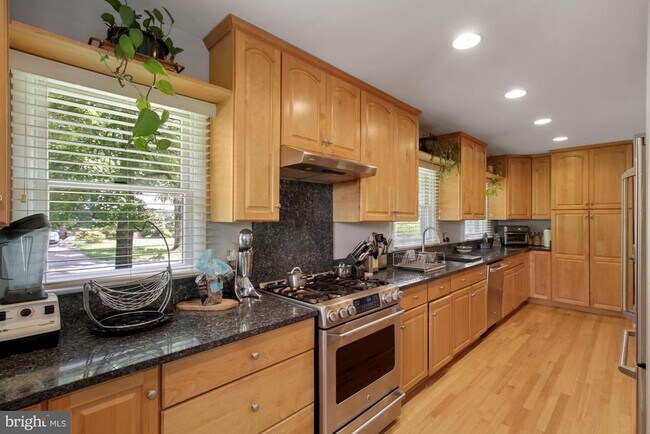 Building Photo - 9504 Wadsworth Dr