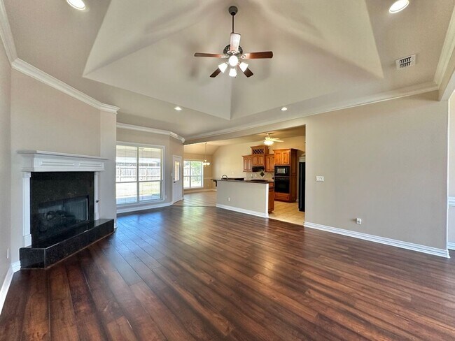 Building Photo - 2040 Yasmeen Cir