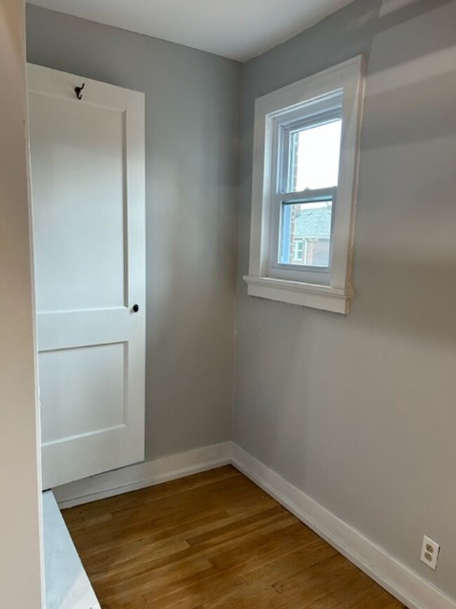 Building Photo - 7433 Penfield Ct