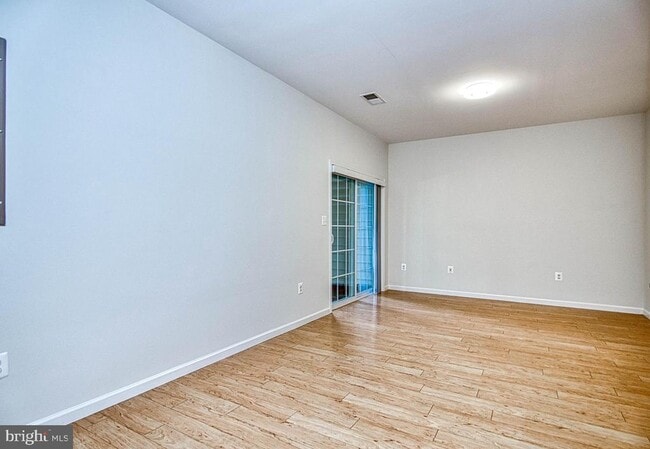 Building Photo - 208 Croft Square