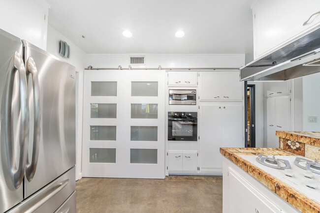 Kitchen - 22349 Vanowen St