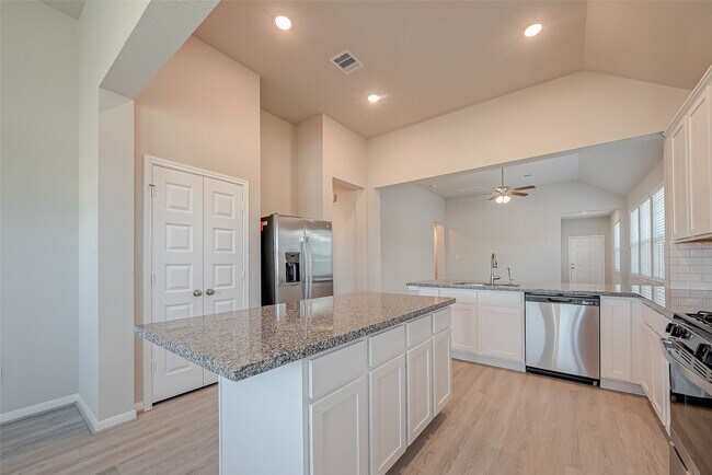 Building Photo - 1091 Lilly Ln