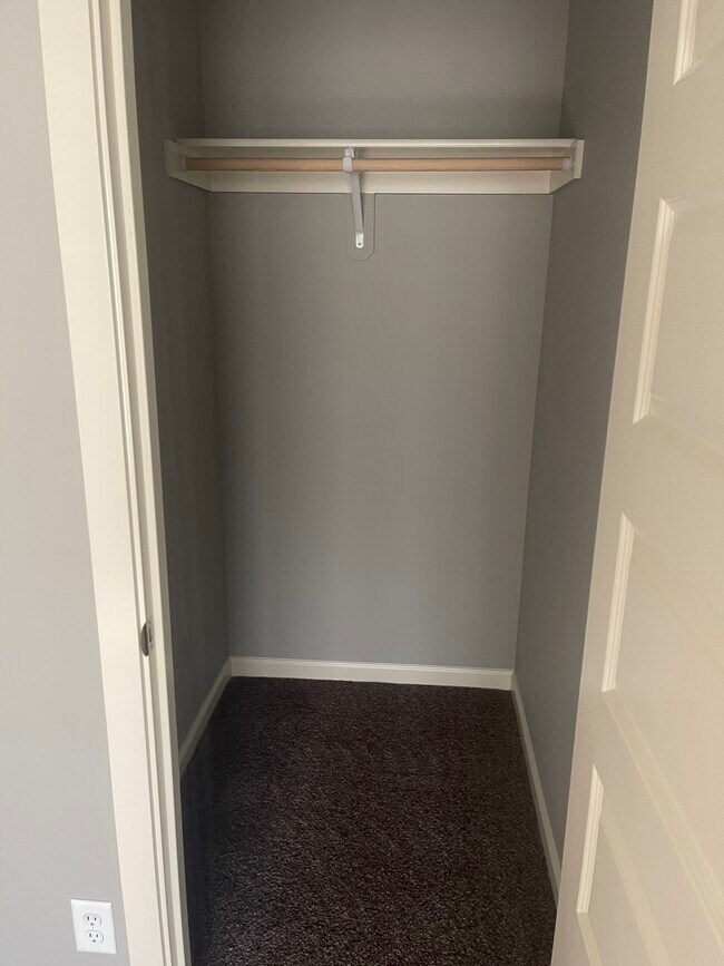 Building Photo - Pierre