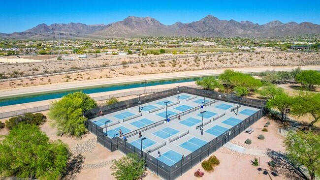 Building Photo - 2-bedroom 2 bath condo in Gated Community ...