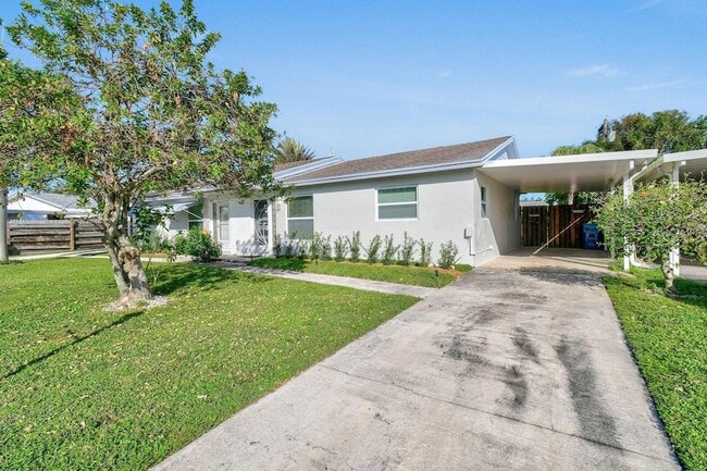 Building Photo - 1004 Stillwater Dr