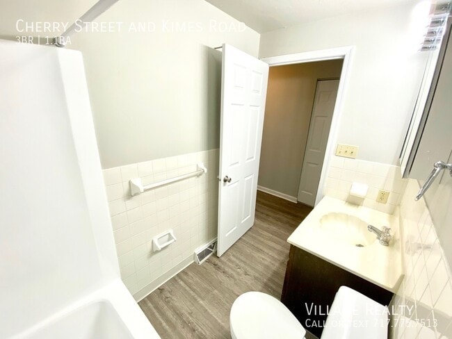 Building Photo - 225 Cherry St