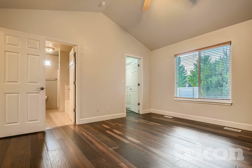 Building Photo - 5811 Zinfandel St