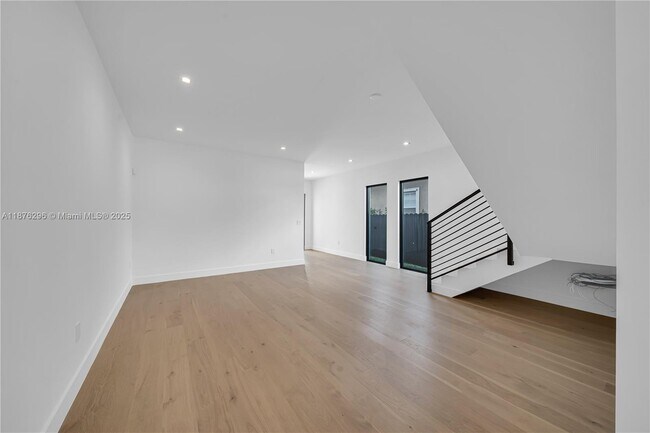 Building Photo - 3327 SW 24th St
