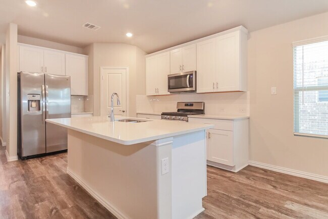 Building Photo - 1331 Black Canyon Ave