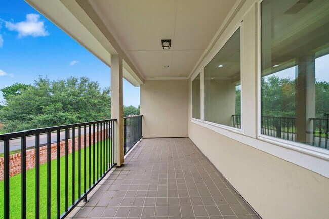 Building Photo - 33 Combwell Garden