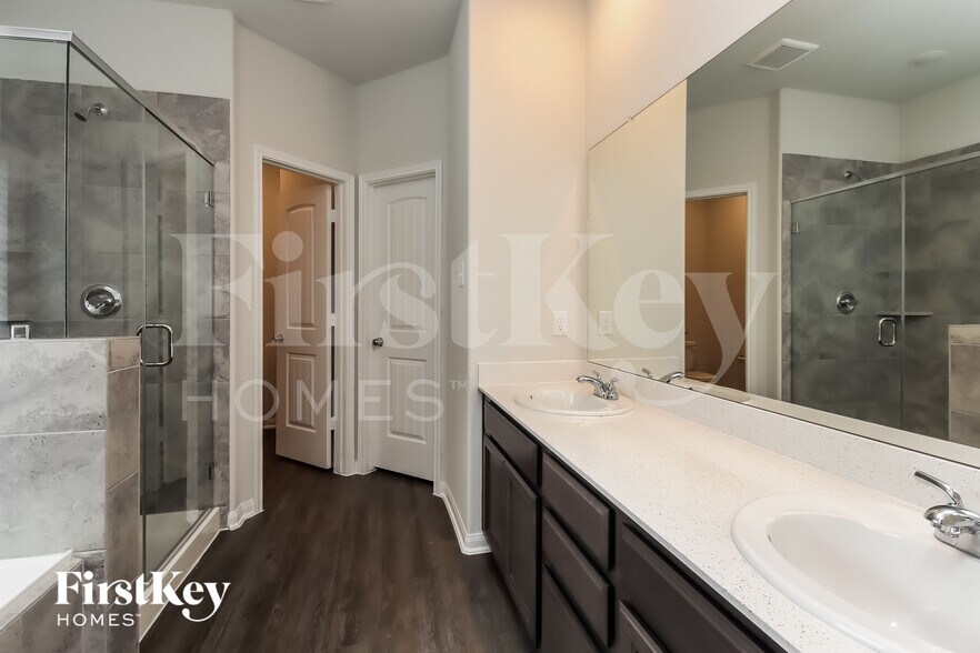 Building Photo - 123 Lk Wy Cir