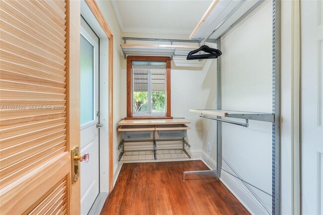 Building Photo - 521 NE 74th St