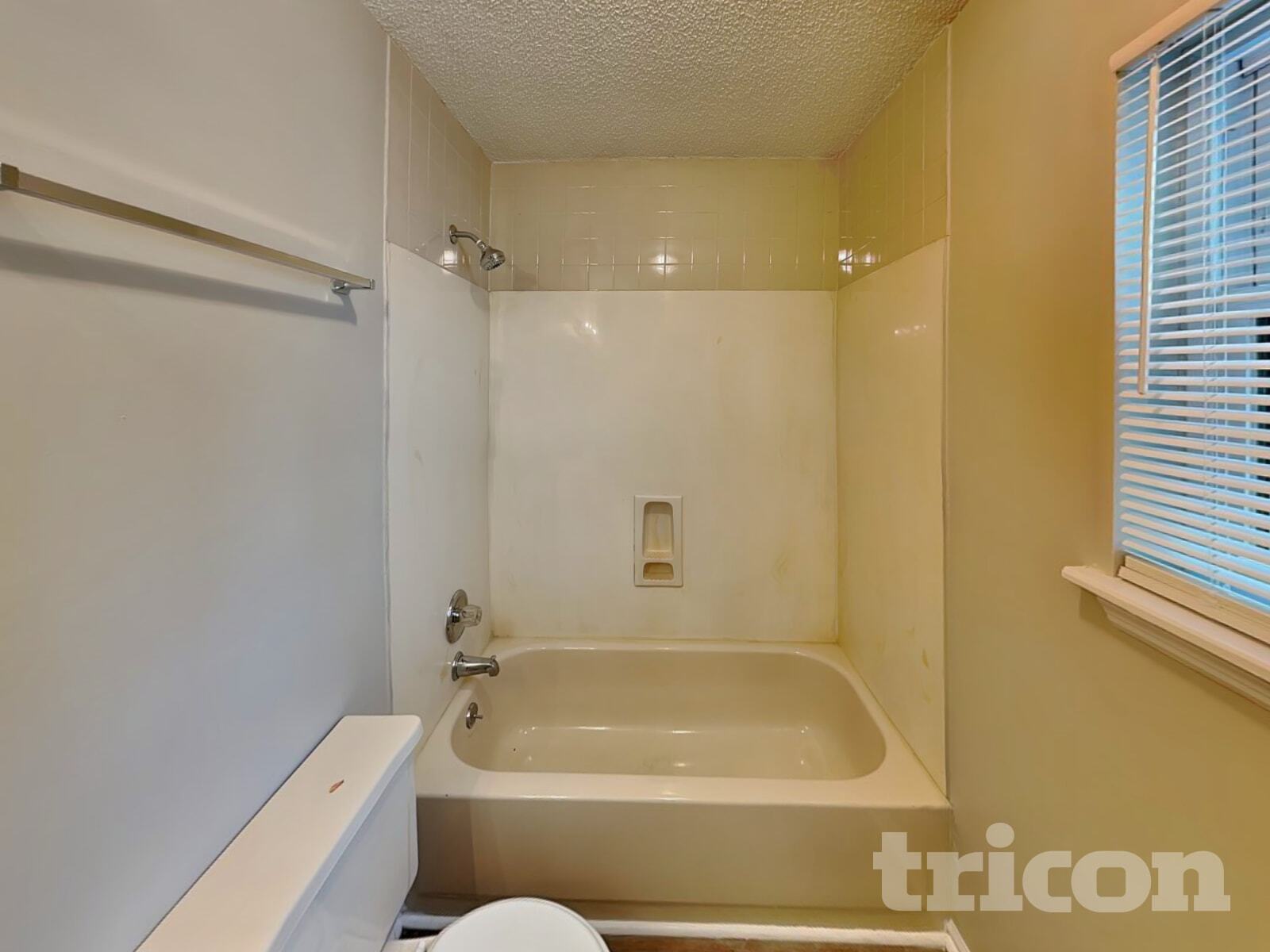 Building Photo - 623 Lockhart Ct NE