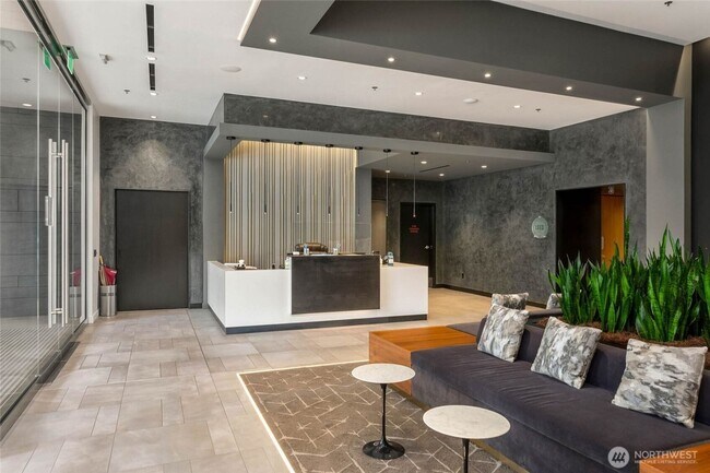 Building Photo - Downtown Luxury 1BR Condo with Sweeping Vi...
