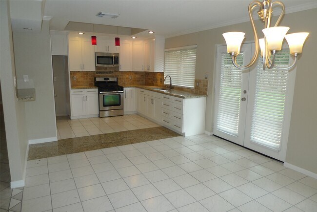 Building Photo - 15406 Ensenada Dr