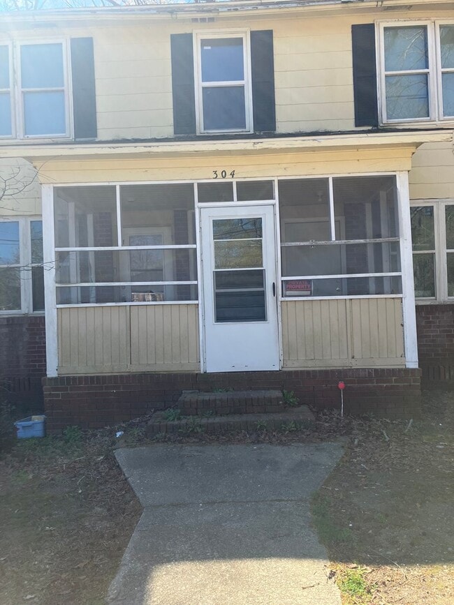Building Photo - 304 Loring Dr