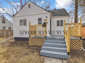 Building Photo - This beautifully updated 2-bedroom, 1-bath single-family home is ready for move-in!