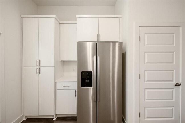 Building Photo - 6325 Ponca St