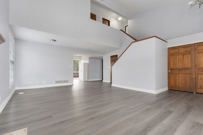 Building Photo - 3238 Gresham Ln E